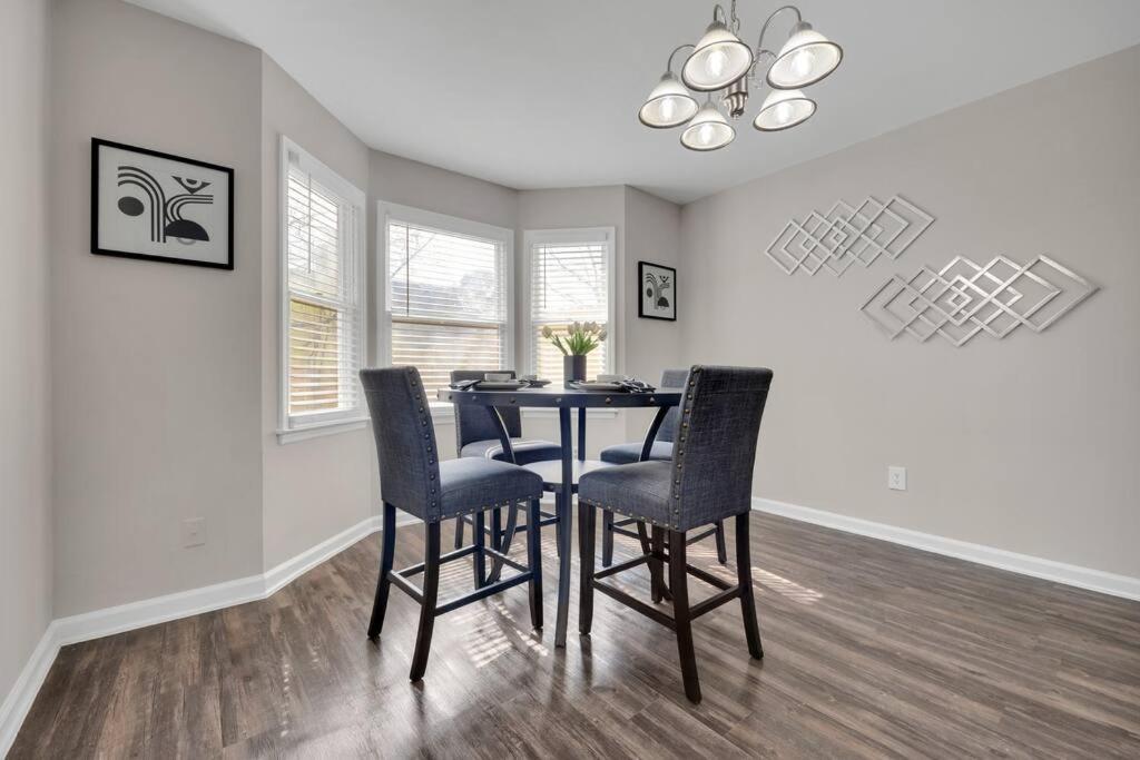 Plush Two Bedroom Retreat. A Home Away From Home! Riverdale Exterior foto